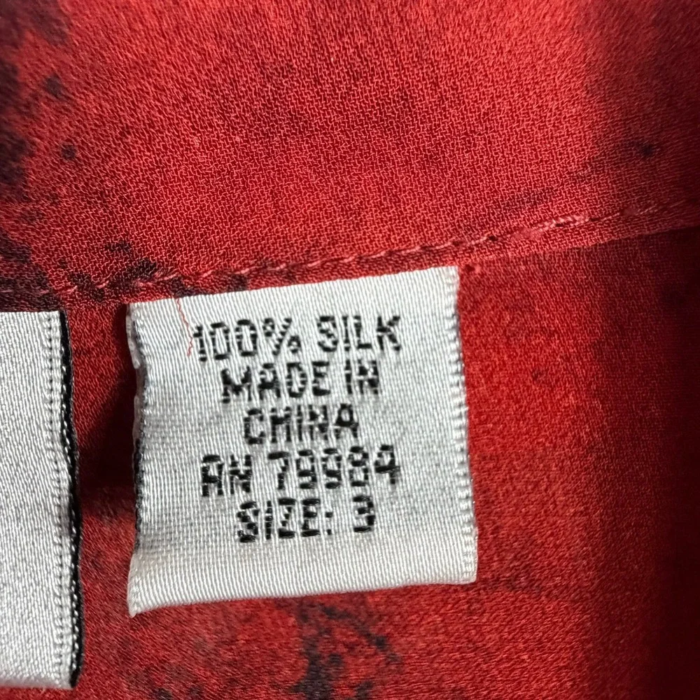 Chico's Design 100% Silk Red Artistic Girl Bird Graphic Button Down Shirt Size 3 - Picture 7 of 7